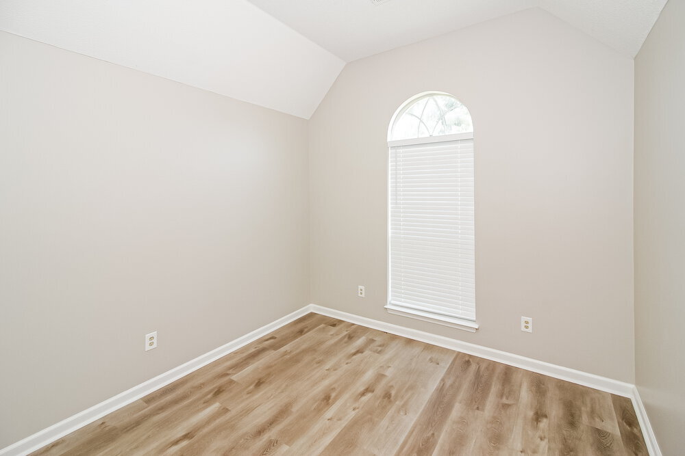 Building Photo - 160 Garden View Dr