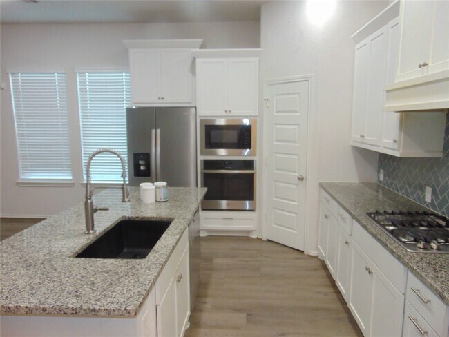 Building Photo - 24978 Tidmor Ln