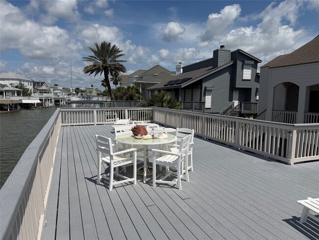 Building Photo - 3421 Jolly Roger Cir