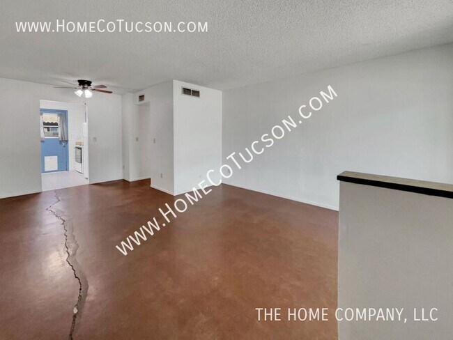 Building Photo - 1727 E Adelaide Dr