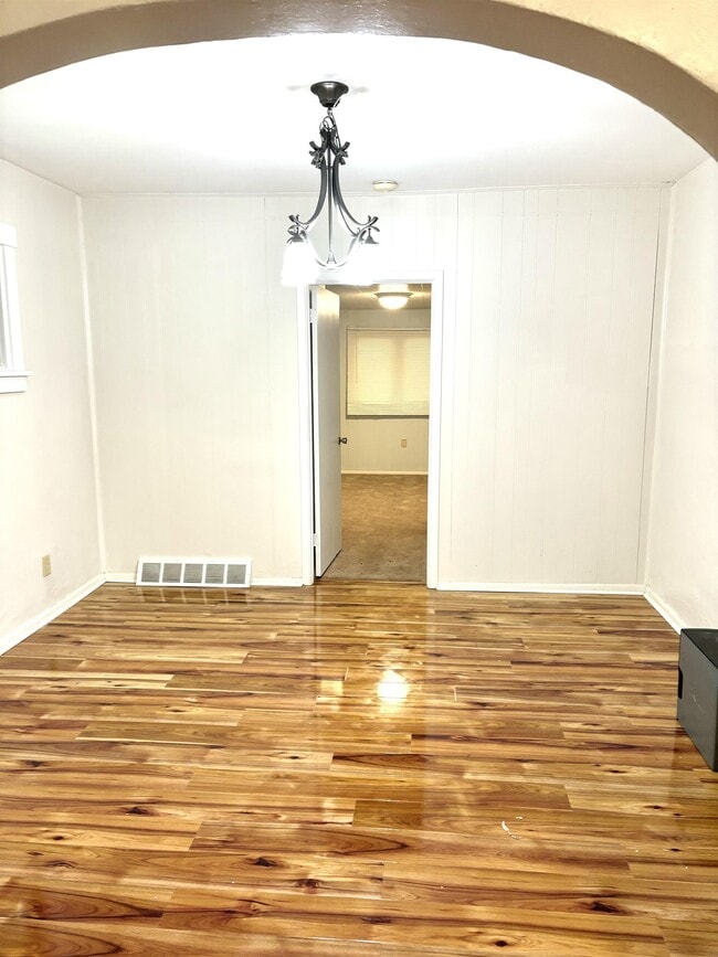 Building Photo - 1115 Woodbourne Ave