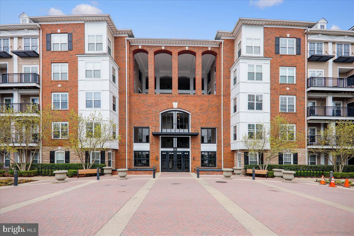 Building Photo - 501 Hungerford Dr