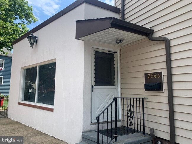 Building Photo - 254 Cedar St