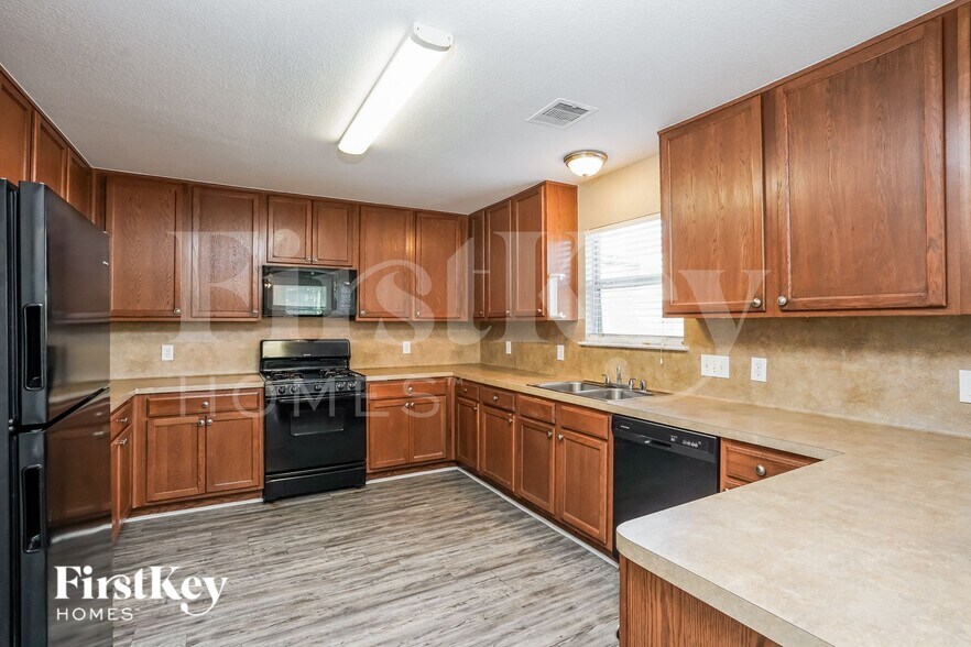 Building Photo - 6622 Hawthorne Falls Ln