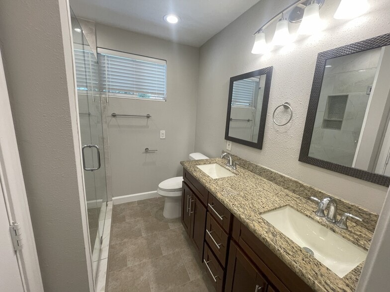 Building Photo - 10827 Sageriver Dr
