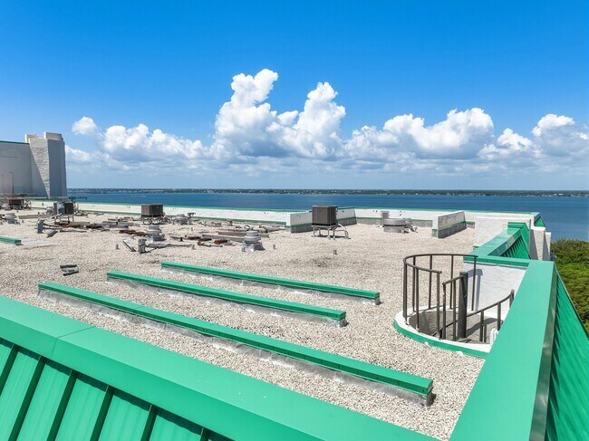 Building Photo - 9900 S Ocean Dr