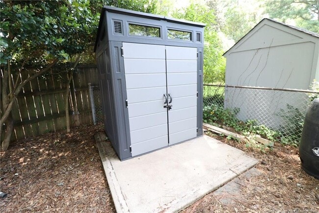 Building Photo - 1009 Dogwood Ln