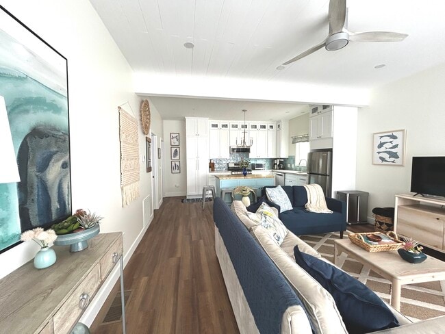 Building Photo - 218 19th St