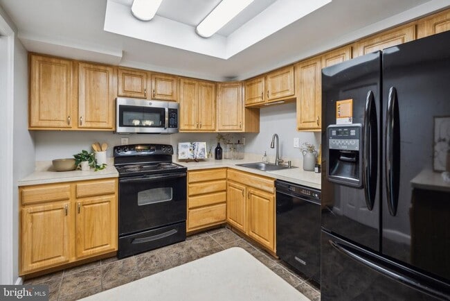 Building Photo - 1765 Carry Pl