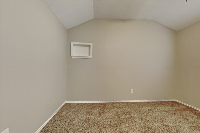 Building Photo - 16907 Spruce Run Dr