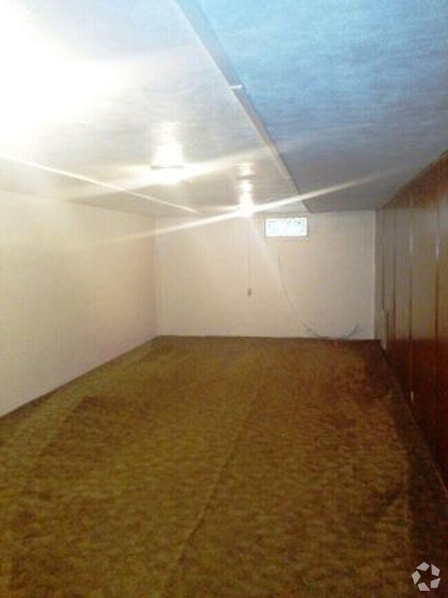 Building Photo - Clean, Spacious, and Rent Ready 2 bedroom ...