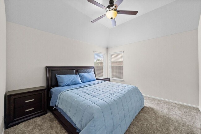 Building Photo - 3205 Hamlett Ln