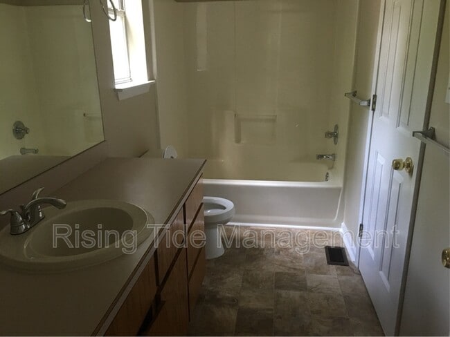 Building Photo - 1115 Ridge Dr