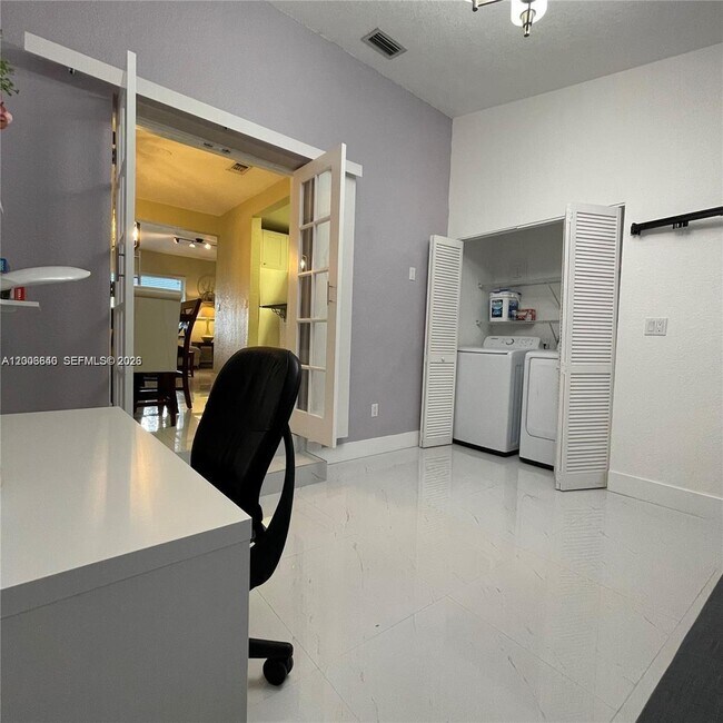 Building Photo - 1380 SW 11th St