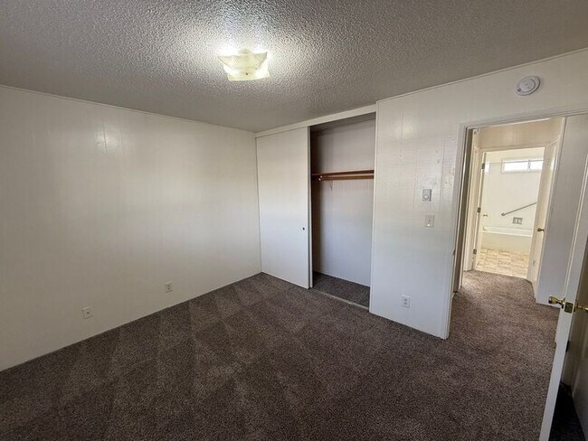 Building Photo - 550 SW Levens St