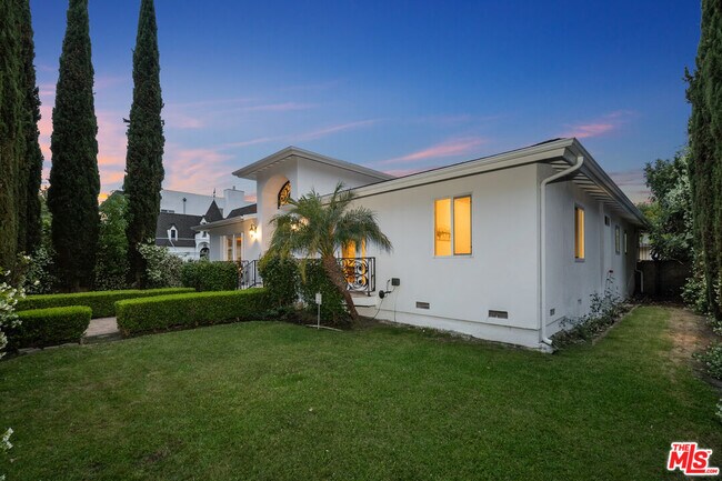 Building Photo - 465 N Kilkea Dr