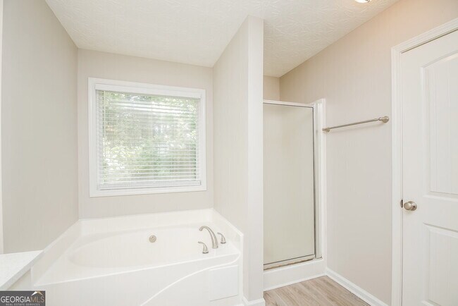 Building Photo - 8162 Brookbend Dr