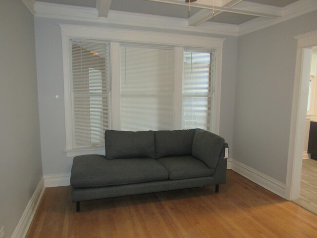 Building Photo - 7119 S Eberhart Ave