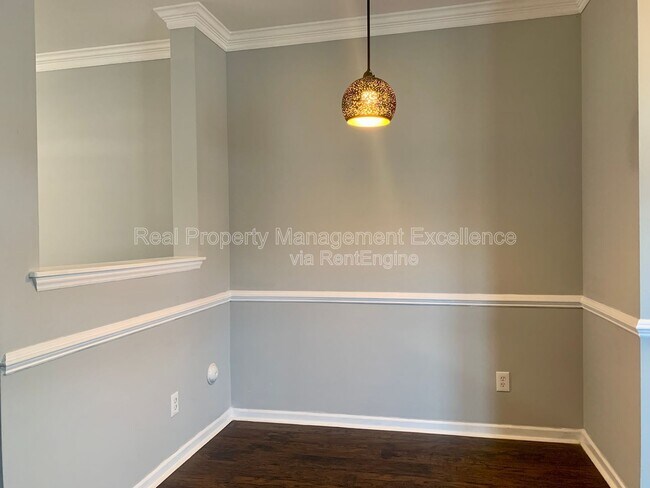 Building Photo - 330 Gilman Ln