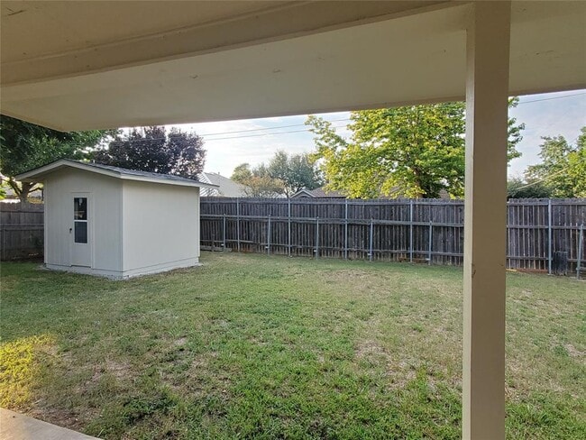 Building Photo - 1806 Maplelawn St