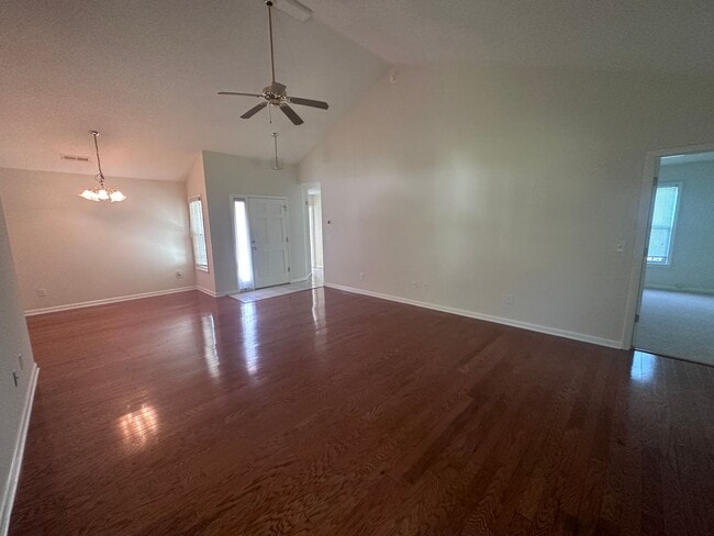 Building Photo - 633 N Hampton Rd