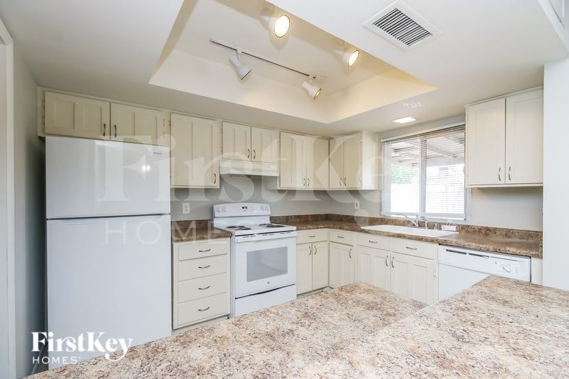 Building Photo - 1918 E Watson Dr