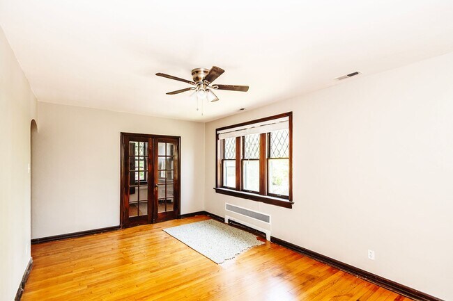 Building Photo - 5018 Miami St
