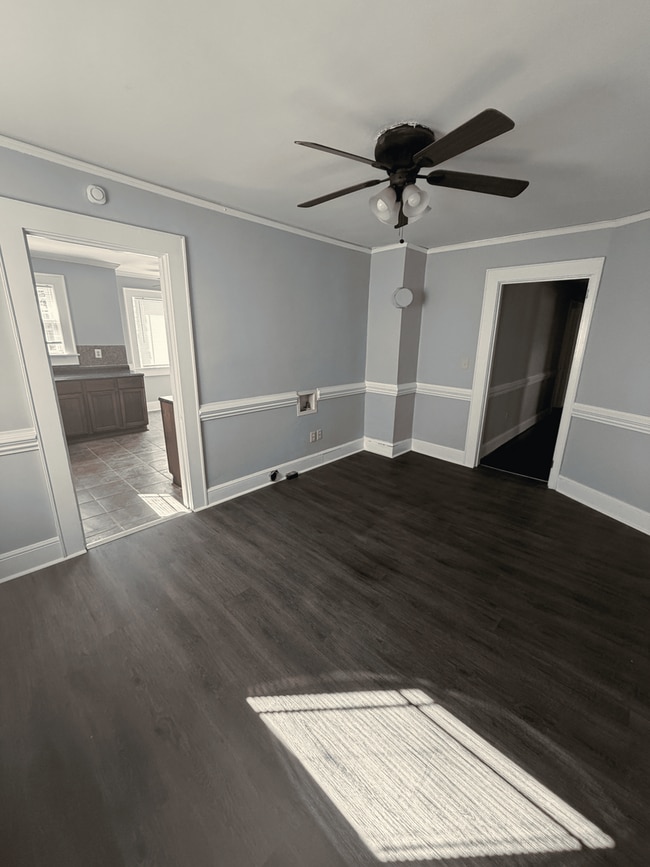 Building Photo - 2,000 square feet - Residential or Commercial Use