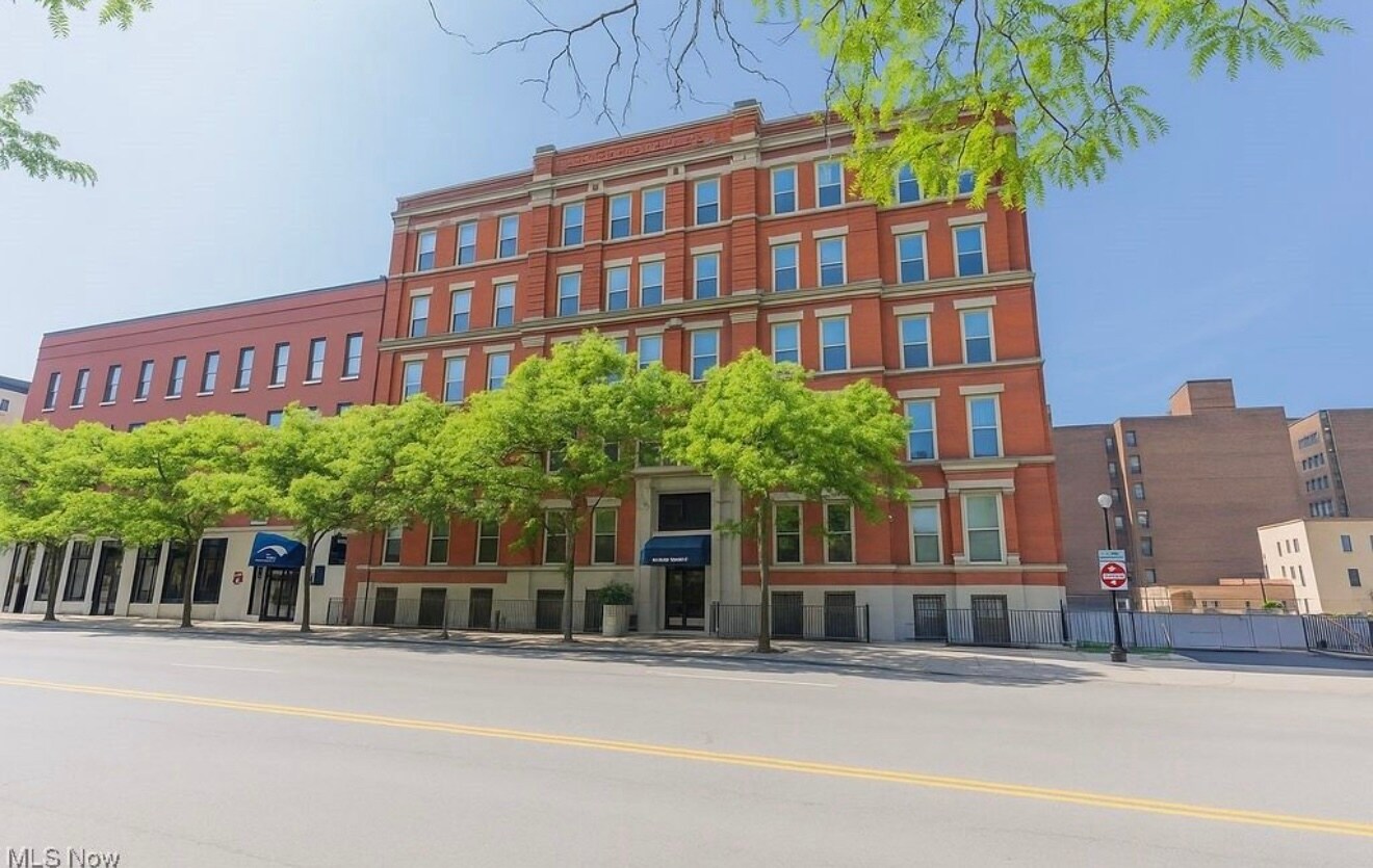Building Photo - 408 W Saint Clair Ave