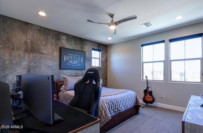 Building Photo - 948 W Yosemite Dr