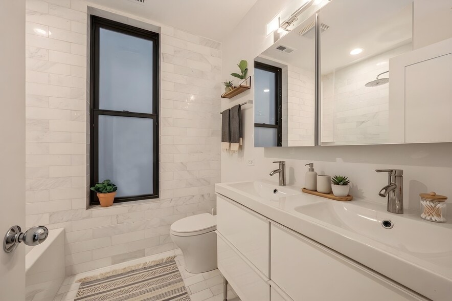 Building Photo - 1022 N Ashland Ave