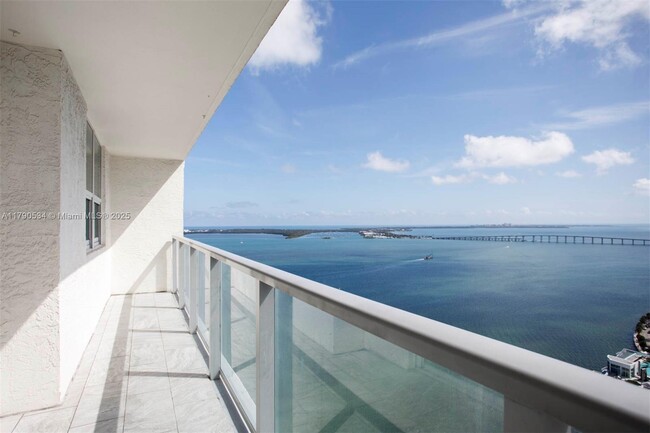 Building Photo - 1155 Brickell Bay Dr