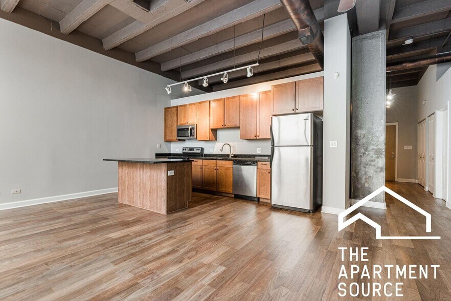 Building Photo - 4133 W Belmont Ave