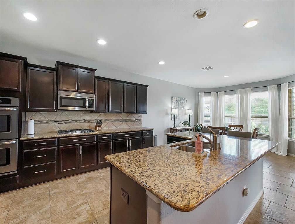 Building Photo - 28710 Brownwood Lake Dr