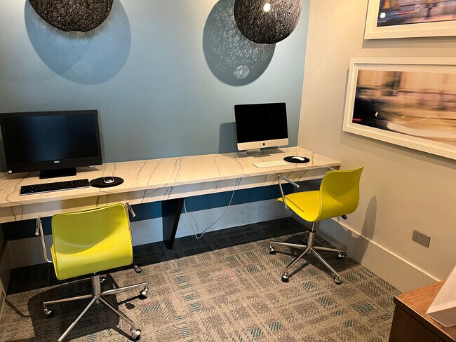 Building Photo - 650 W Wayman St