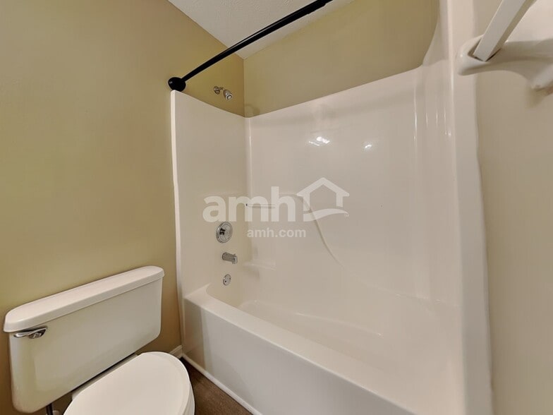 Building Photo - 200 Hedgington Ct