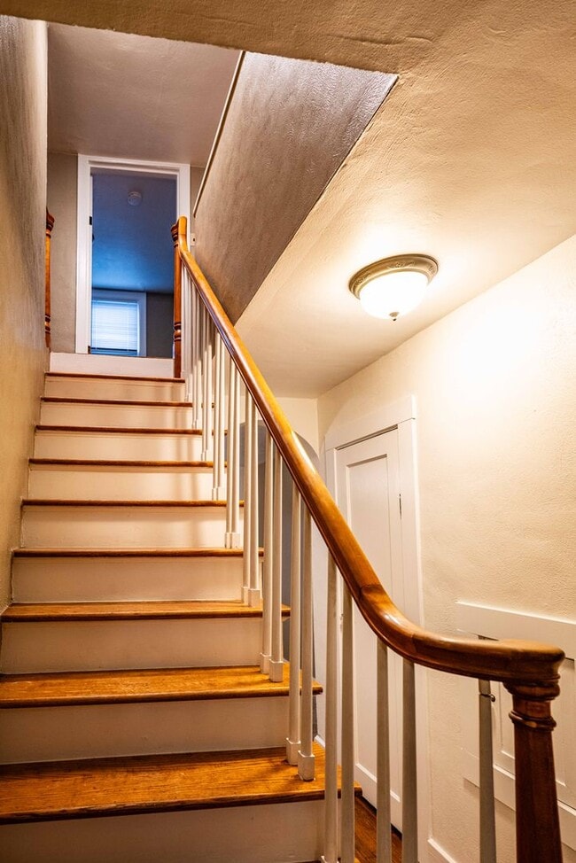 Building Photo - SCORE 1ST MONTH'S RENT FREE IF SIGNED BY FEB 6! Gorgeous 3 bedroom home in Scott Township availab...