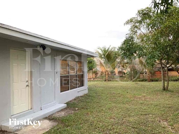 Building Photo - 679 W Melrose Cir