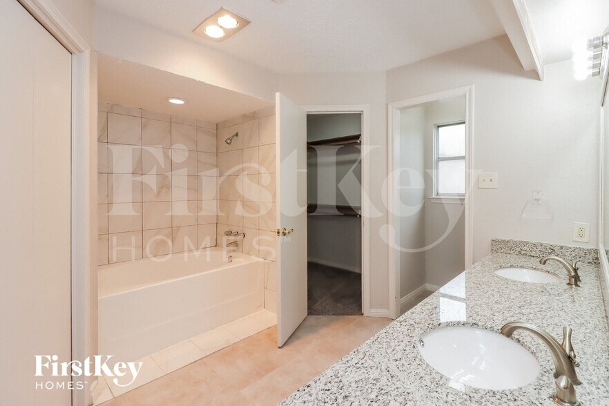 Building Photo - 1403 Diana Ct