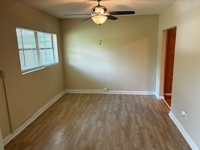 Building Photo - 7022 Linda Dr