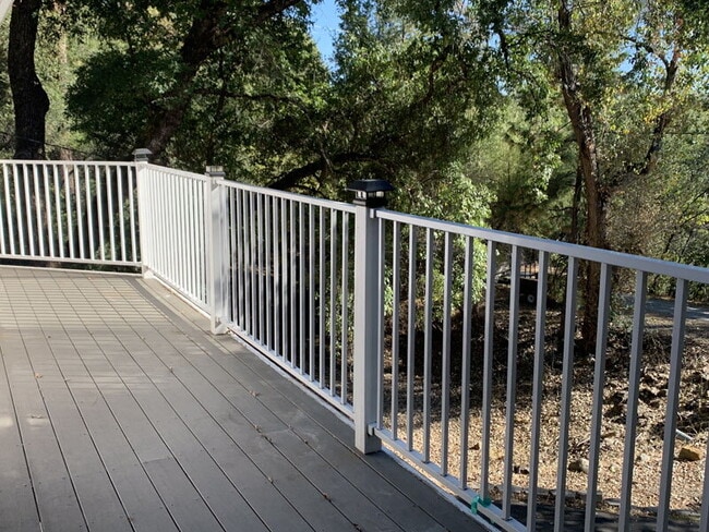 Building Photo - Spacious 2-bedroom home near Lyons Park; r...
