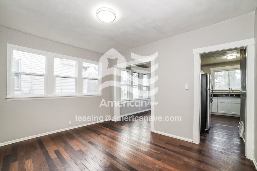 Building Photo - 1214 E Corrington Ave