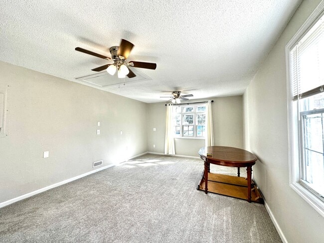 Building Photo - 4 Bedroom 2 Bath Home in Goose Creek