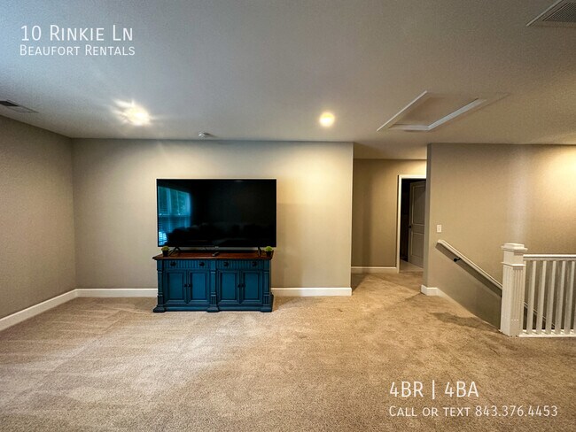 Building Photo - 10 Los Robles Rd