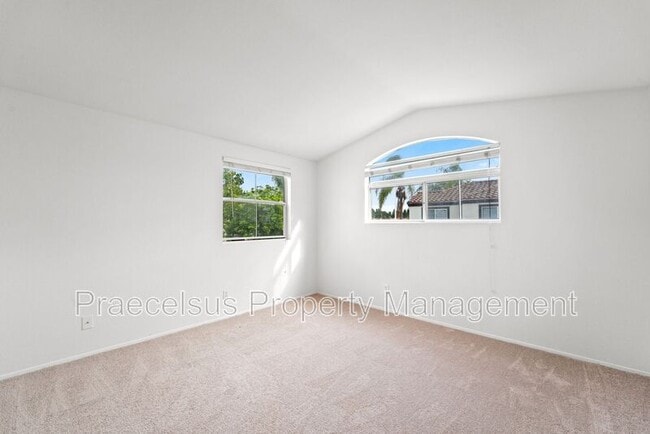 Building Photo - 1375 Callejon Palacios