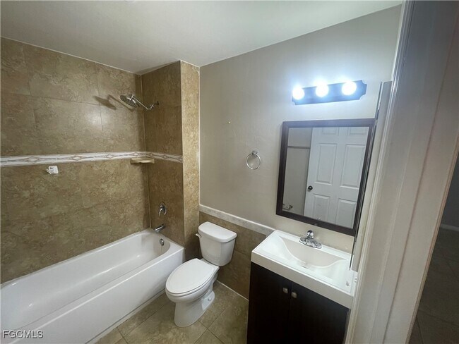 Building Photo - 1619 SW 33rd St