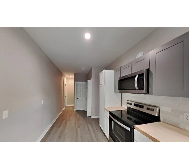 Building Photo - 138 Hess St