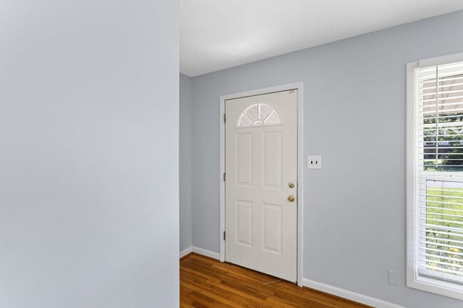 Building Photo - 4-Bed, 2-Bath Home with Fenced Yard in Win...