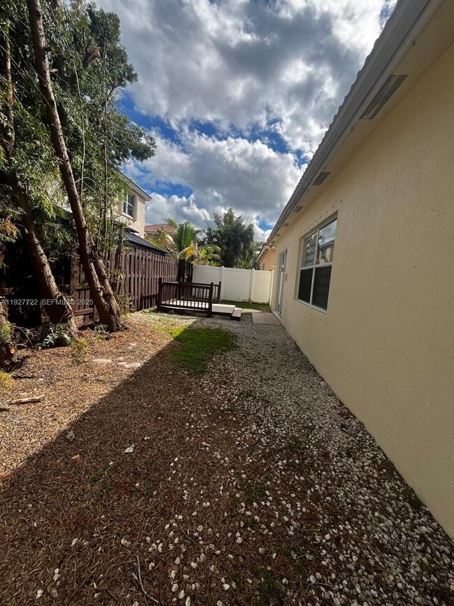 Building Photo - 2219 Portofino Ave