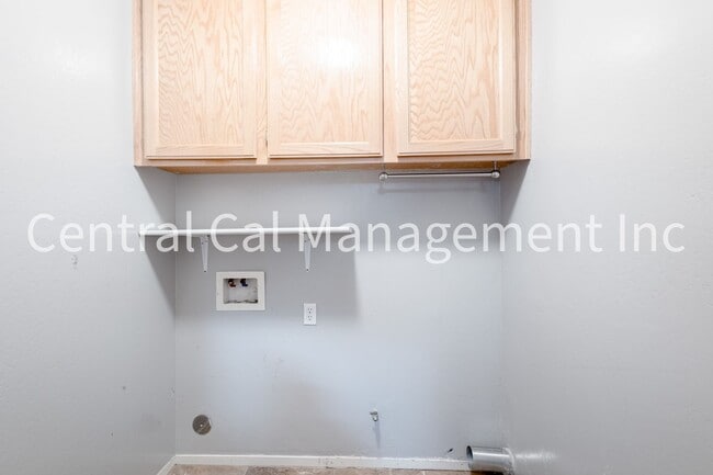 Building Photo - 3 Bedroom/2 Bath Home in Desired Riverlakes Community - $2395 per month!